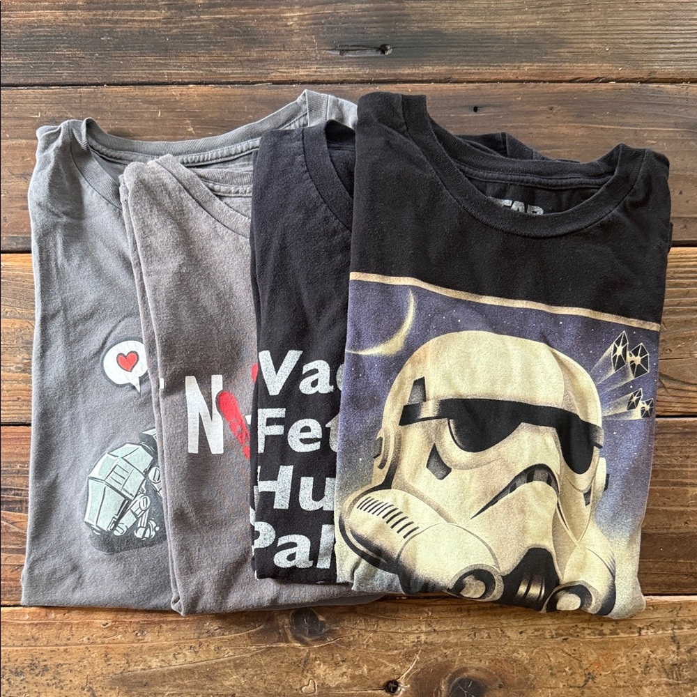 4 Star Wars Graphic T-Shirts Men’s XL, gently used and in good condition